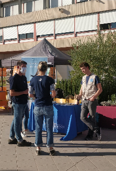 Les bénévoles du Réseau Jeunes animent le stand LPO au Campus Carlone de la Faculté de Lettres de Nice