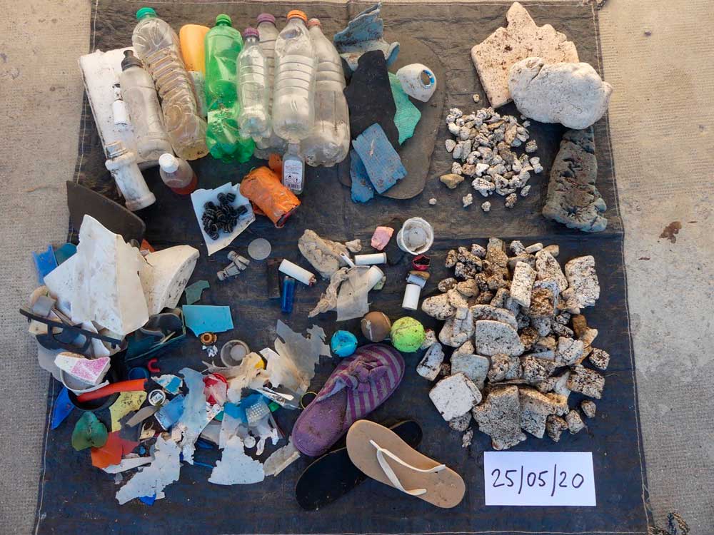 Les déchets collectés sur la bande de 100 mètres (photo du site ci-dessus) le 25 mai 2020 © Jean-Paul COULOMB