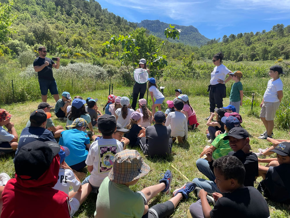 Animation nature auprès des enfants au Château l'Escarelle avec Line Conforti - LPO PACA Animation nature auprès des enfants au Château l'Escarelle avec Line Conforti - LPO PACA