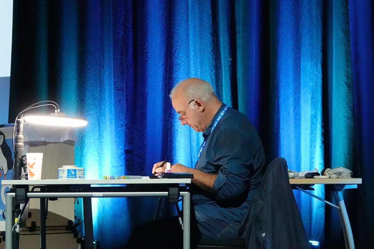Loïc Faujour, dessinateur et caricaturiste © LPO PACA - Anaëlle Francia