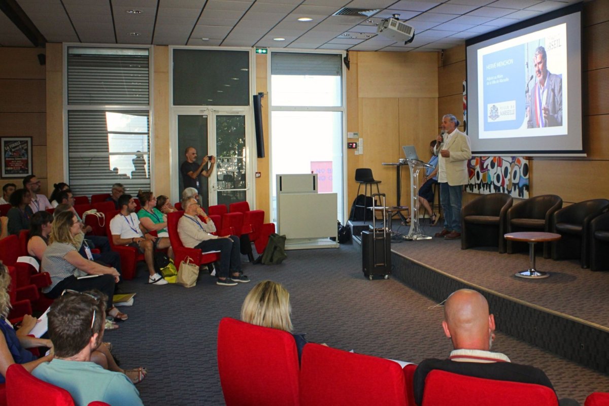 Hervé Menchon, adjoint au maire de la Ville de Marseille, aux Rencontres entreprises et biodiversité de la LPO à Marseille © LPO PACA - Marie Boetti Hervé Menchon, adjoint au maire de la Ville de Marseille, aux Rencontres entreprises et biodiversité de la LPO à Marseille © LPO PACA - Marie Boetti