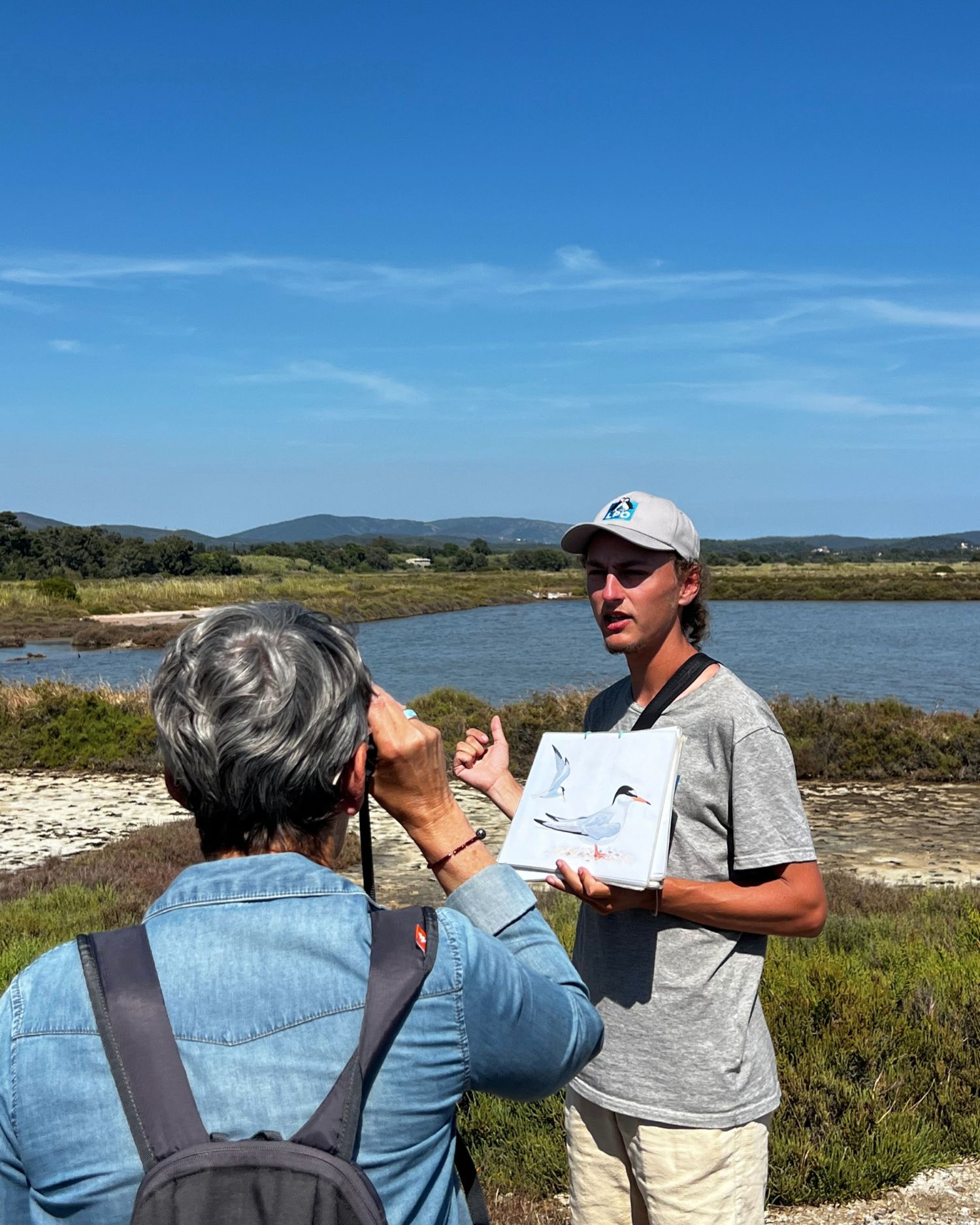 Une sortie lors de la Fête de la Nature aux Salins d'Hyères © LPO PACA - Sarah Bagnis Une sortie lors de la Fête de la Nature aux Salins d'Hyères © LPO PACA - Sarah Bagnis
